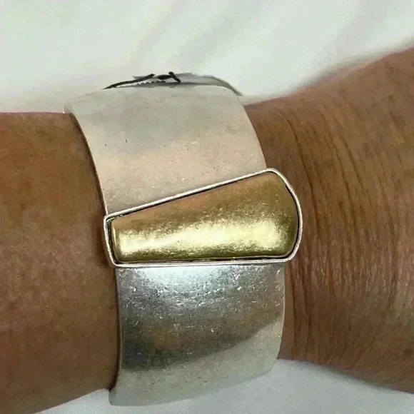 THE SAK SILVER TONED BRACELET‎ GOLD ACCENT HINGED CUFF DISTRESSED NWT - Picture 3 of 10